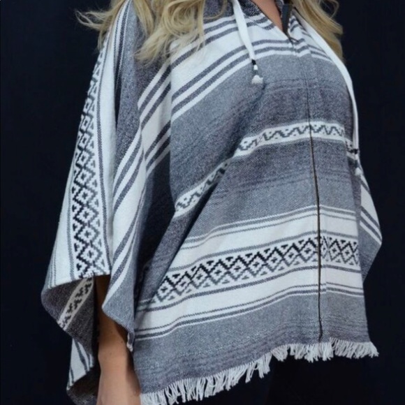 White Crow poncho - Picture 1 of 4